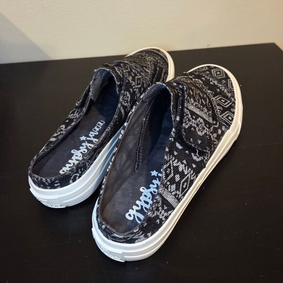 Gypsy Jazz slip on sneaker - Picture 2 of 5